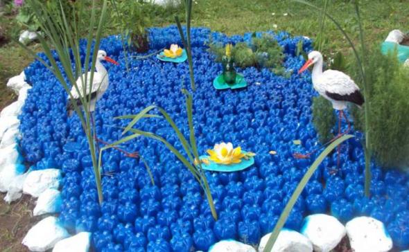 Как украсить сад при помощи пластиковых бутылок
