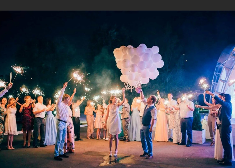 Свадебные традиции: голуби, шарики или фонарики